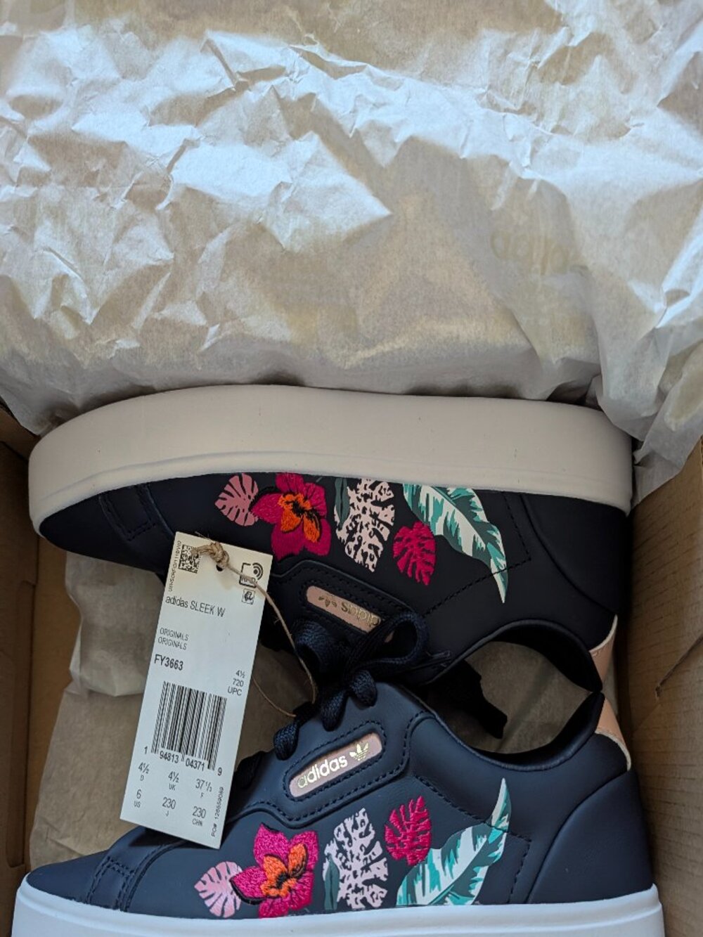 Adidas Sleek w Embroidered Flowers